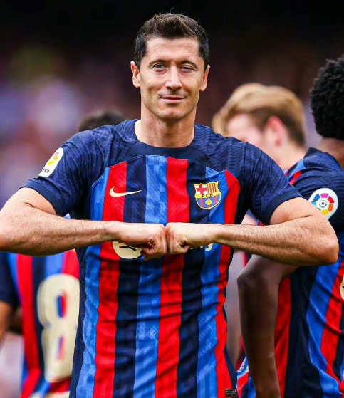 莱万冬窗留守<a href='/news/tag/258.html' style='color: blue;'>巴萨</a>，续约事宜待赛季末定夺