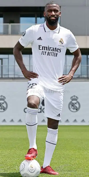 吕迪格转会风云:多队竞逐下的未来走向